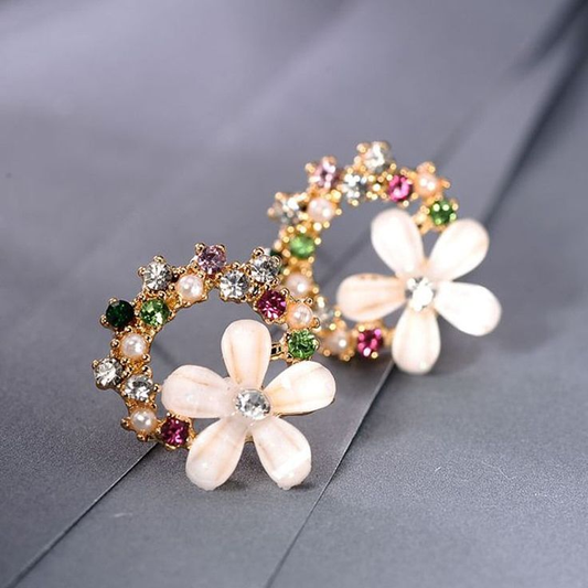Pendientes florales elegantes con detalles sofisticados