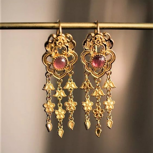 Pendientes Vintage Elegantes con brillante oro y resplandecientes piedras rojas