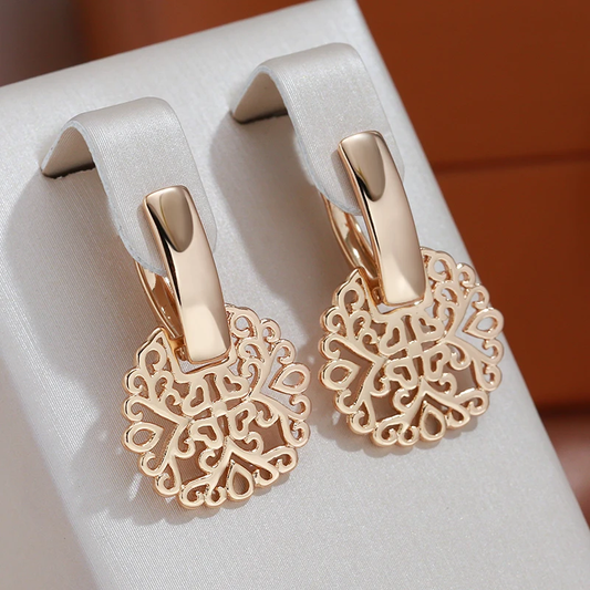 Pendientes de oro mandala brillantes para un look resplandeciente