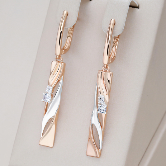 Pendientes rectangulares glamorosos con cristales brillantes en elegante oro