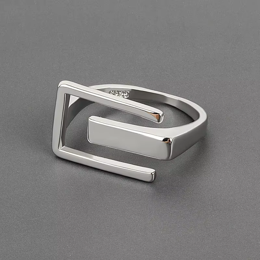 Anillo de plata único, hecho a mano, con diseño irregular